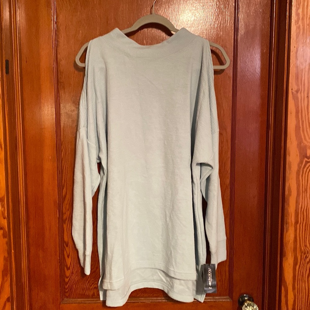Women’s plus size 2X cold shoulder long sleeve top. Brand new with tags.